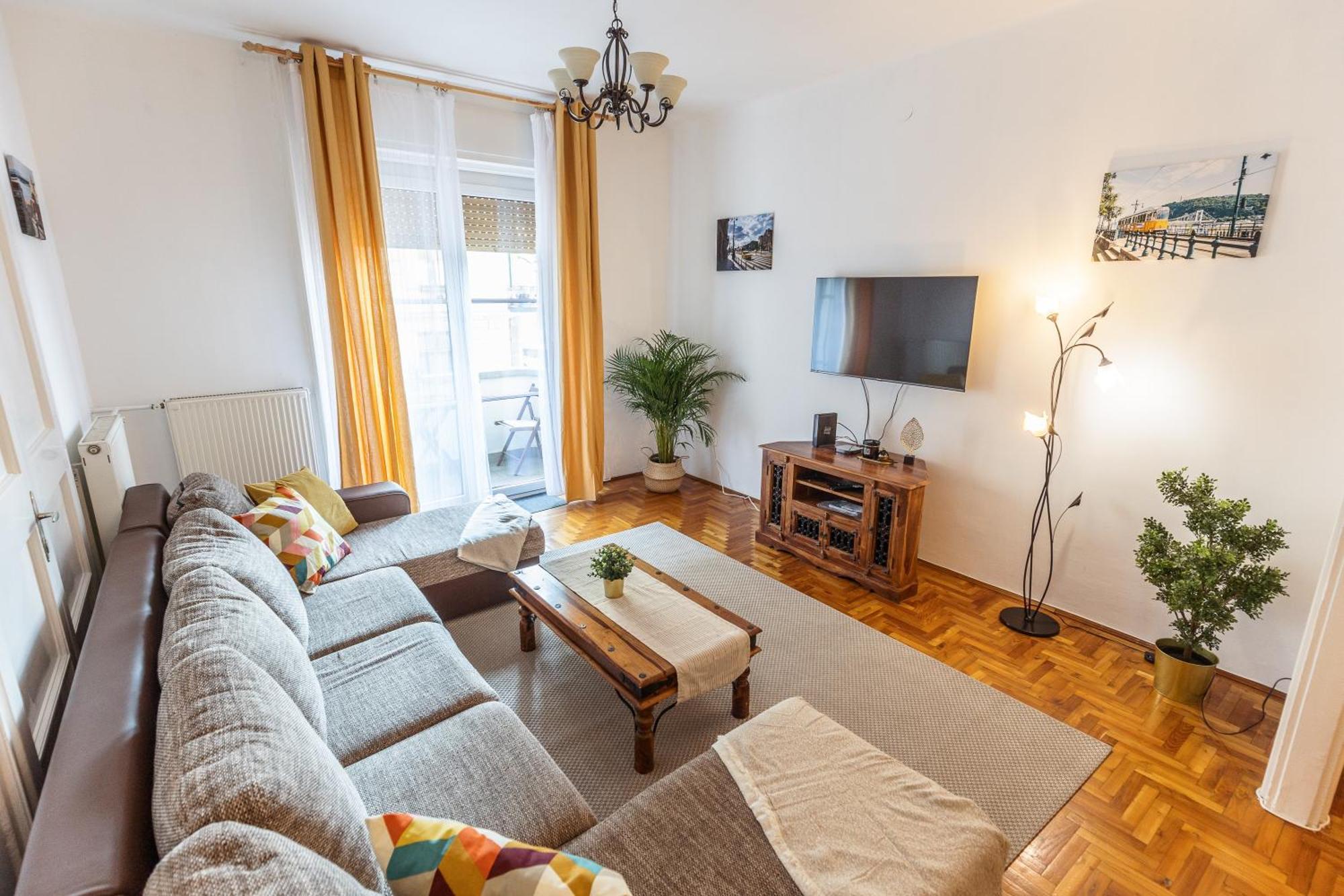 Bright & Spacious Riverside Apartment With Balcony บูดาเปสต์ ภายนอก รูปภาพ