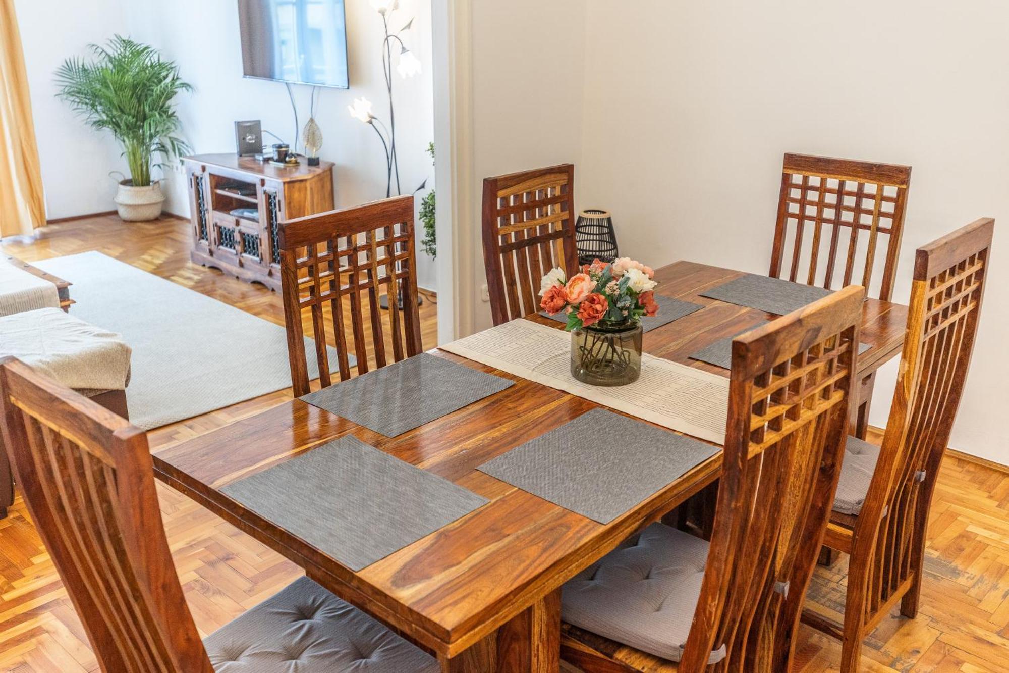 Bright & Spacious Riverside Apartment With Balcony บูดาเปสต์ ภายนอก รูปภาพ