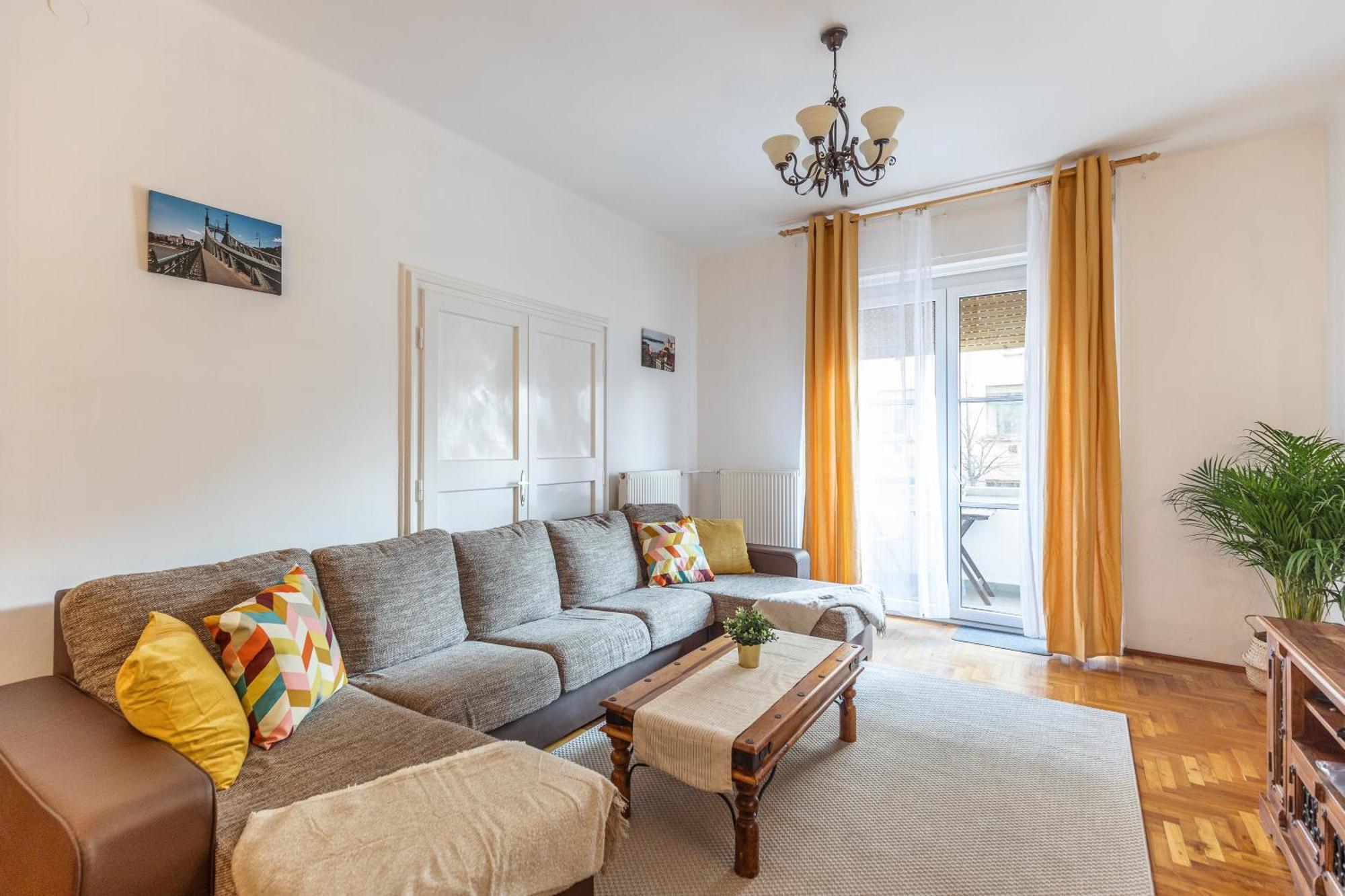 Bright & Spacious Riverside Apartment With Balcony บูดาเปสต์ ภายนอก รูปภาพ