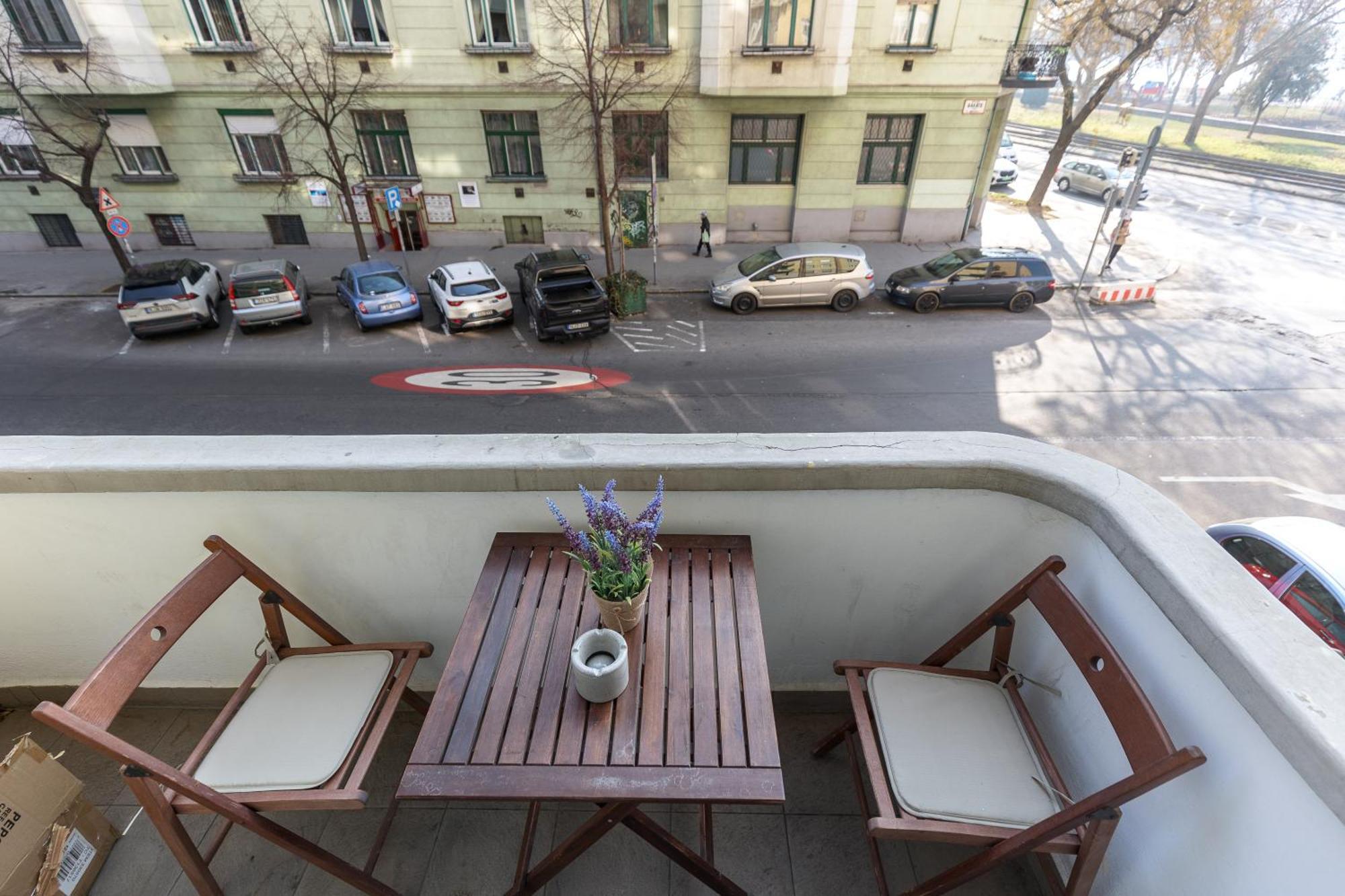 Bright & Spacious Riverside Apartment With Balcony บูดาเปสต์ ภายนอก รูปภาพ
