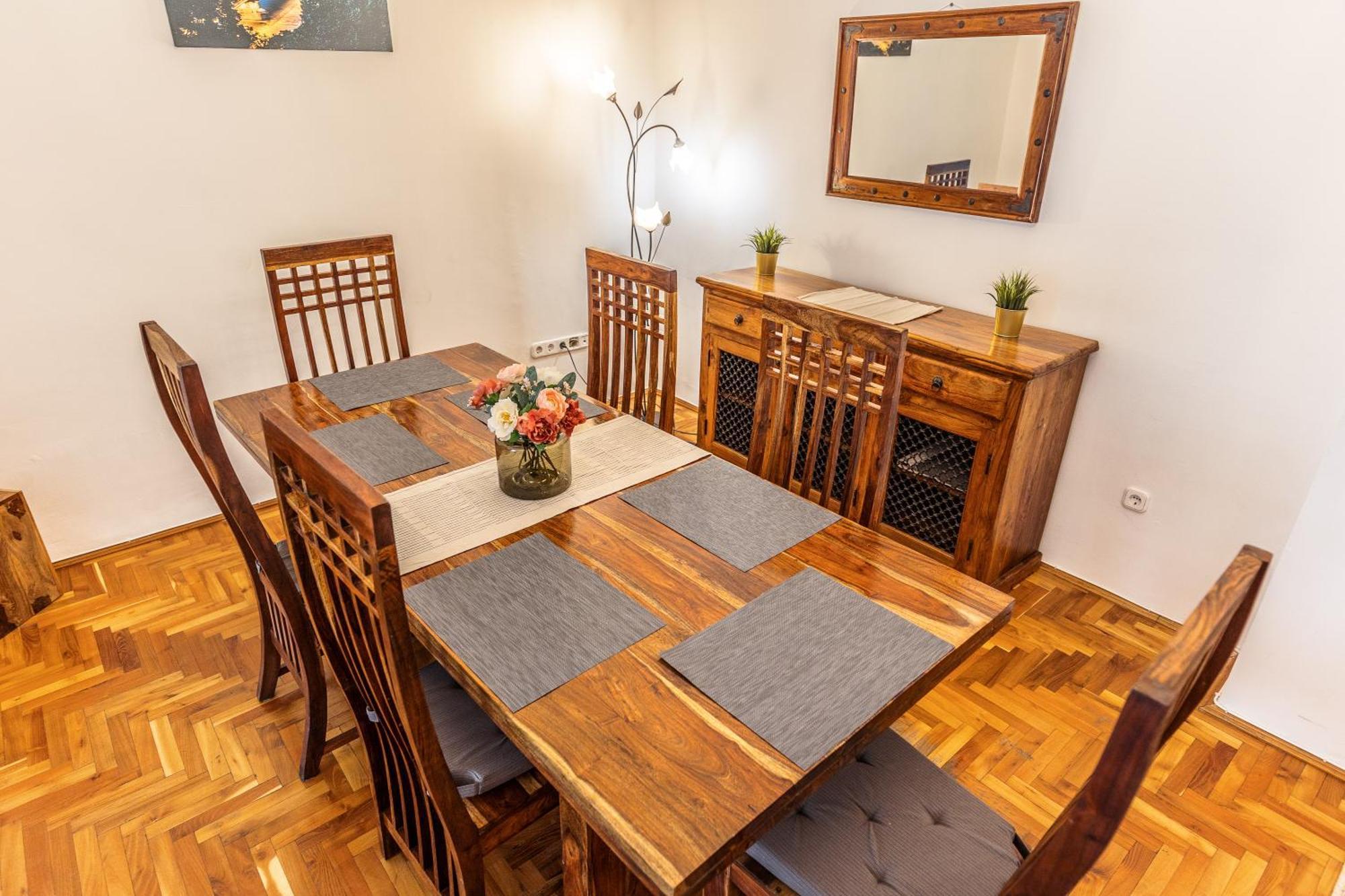 Bright & Spacious Riverside Apartment With Balcony บูดาเปสต์ ภายนอก รูปภาพ