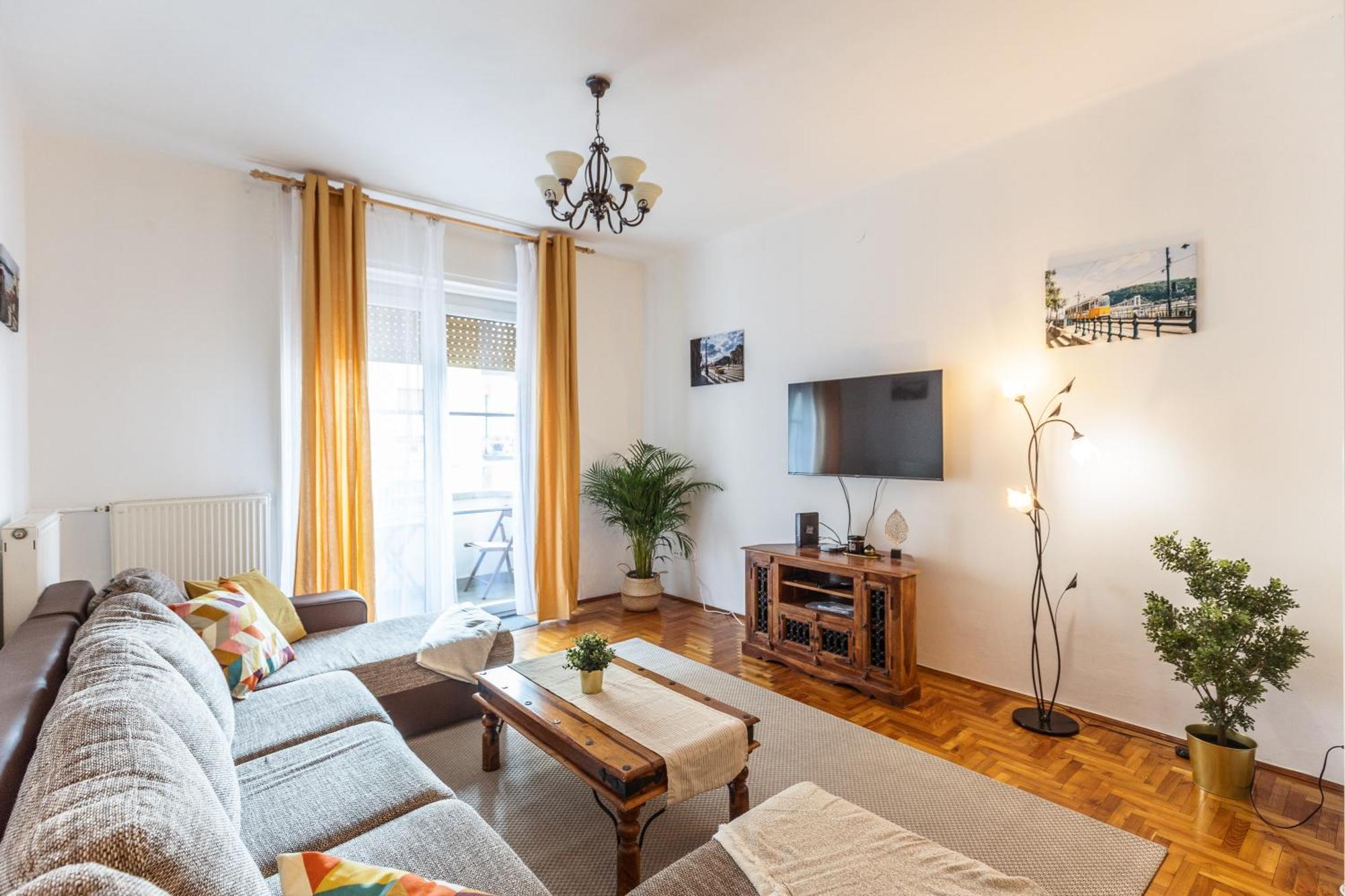 Bright & Spacious Riverside Apartment With Balcony บูดาเปสต์ ภายนอก รูปภาพ