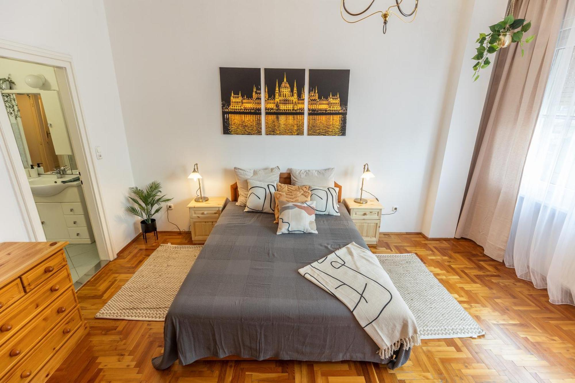 Bright & Spacious Riverside Apartment With Balcony บูดาเปสต์ ภายนอก รูปภาพ
