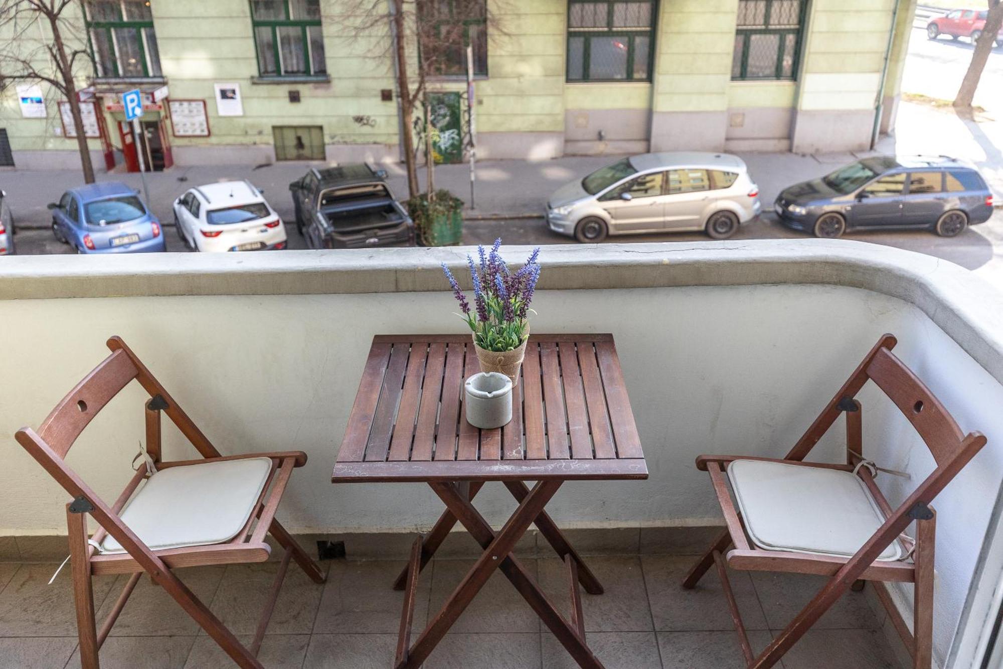 Bright & Spacious Riverside Apartment With Balcony บูดาเปสต์ ภายนอก รูปภาพ