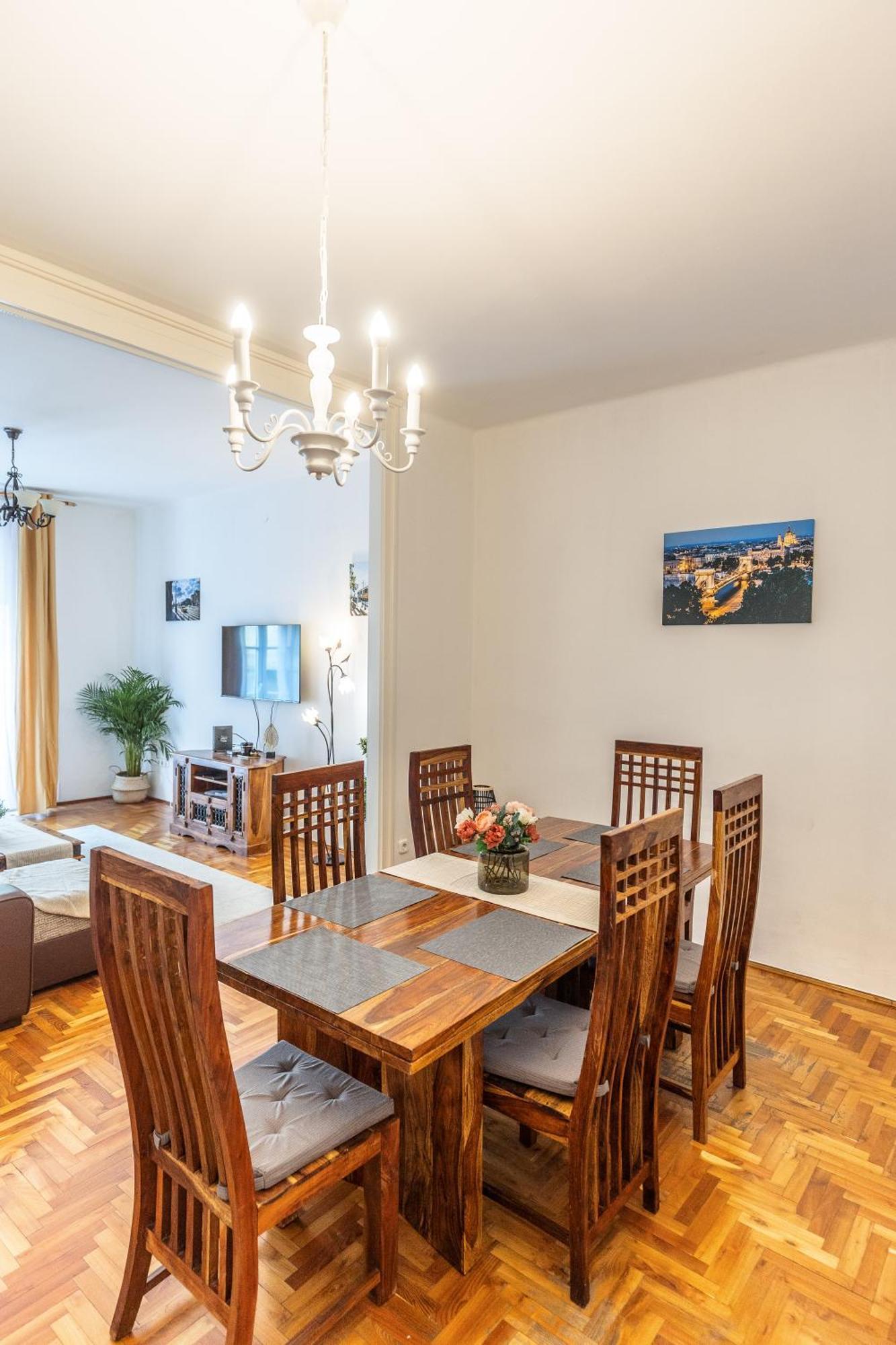 Bright & Spacious Riverside Apartment With Balcony บูดาเปสต์ ภายนอก รูปภาพ