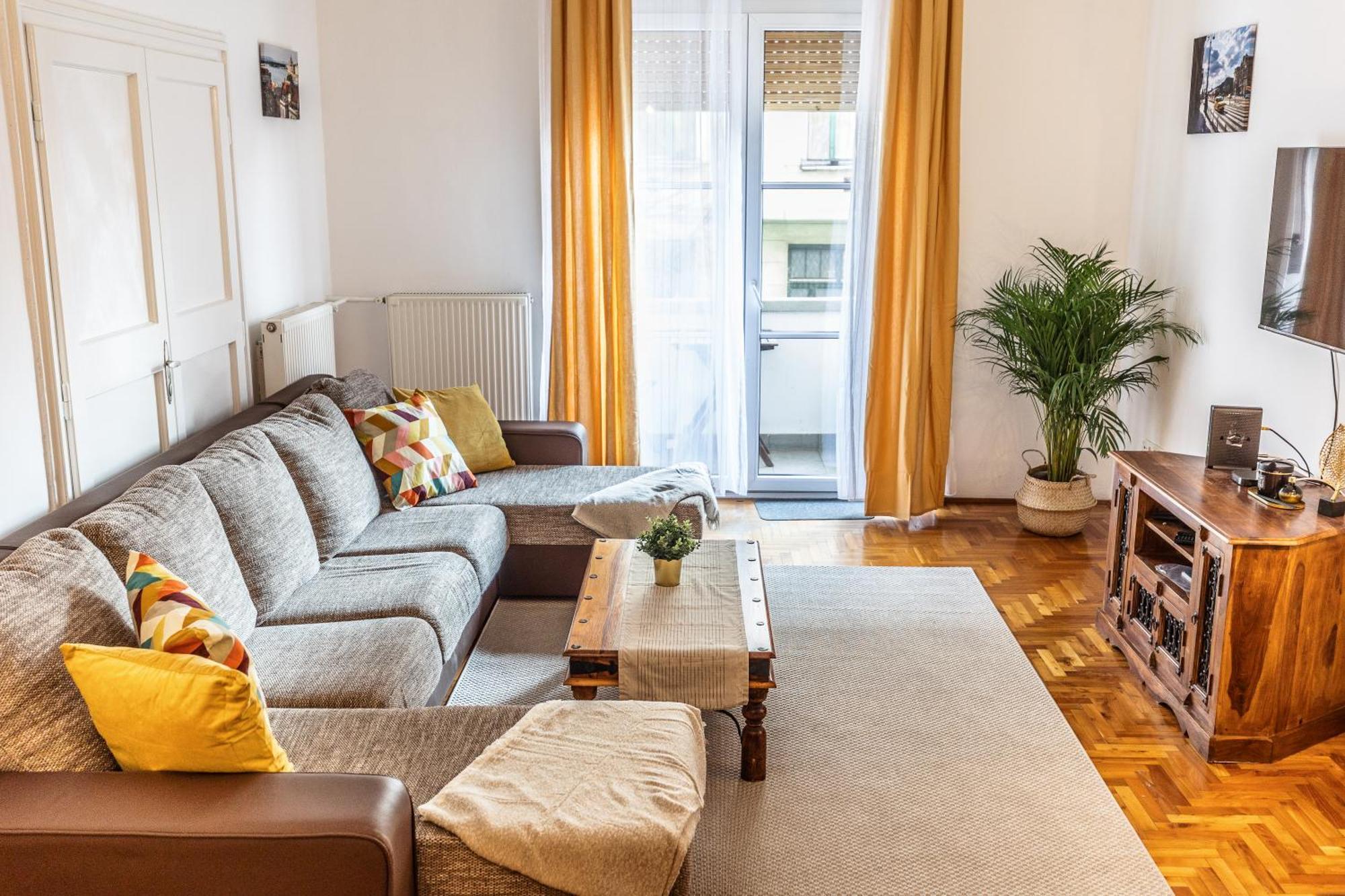 Bright & Spacious Riverside Apartment With Balcony บูดาเปสต์ ภายนอก รูปภาพ