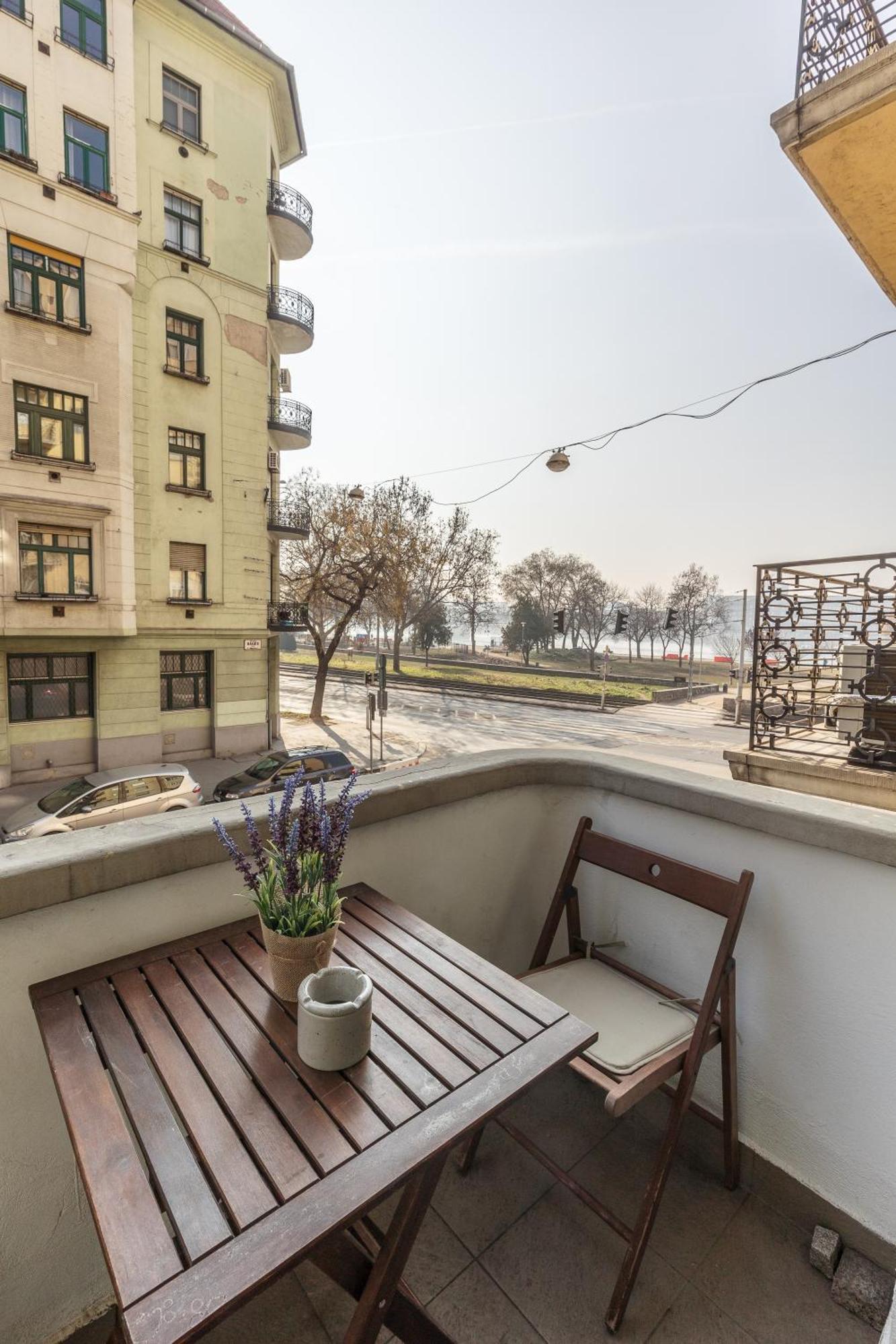 Bright & Spacious Riverside Apartment With Balcony บูดาเปสต์ ภายนอก รูปภาพ