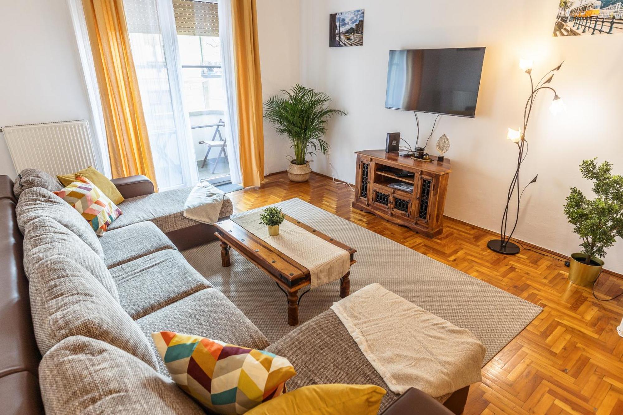 Bright & Spacious Riverside Apartment With Balcony บูดาเปสต์ ภายนอก รูปภาพ